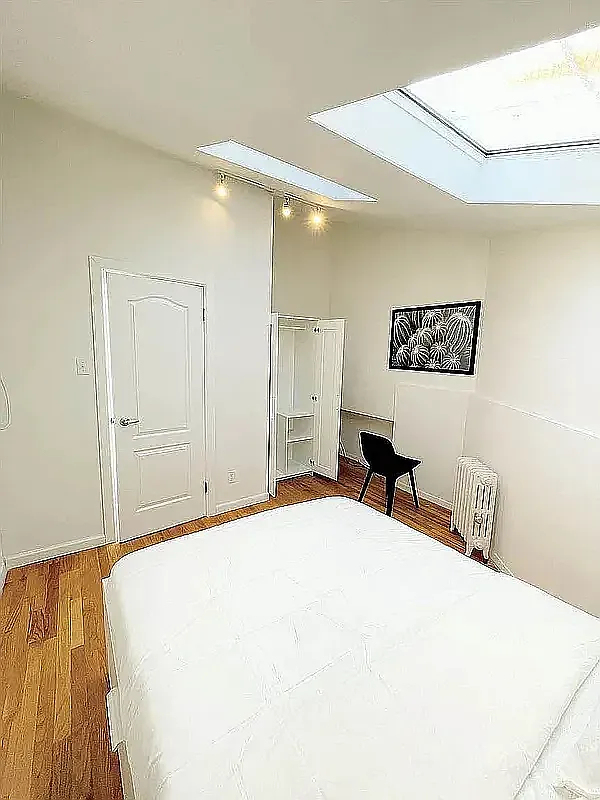 east 11th st - Photo 14