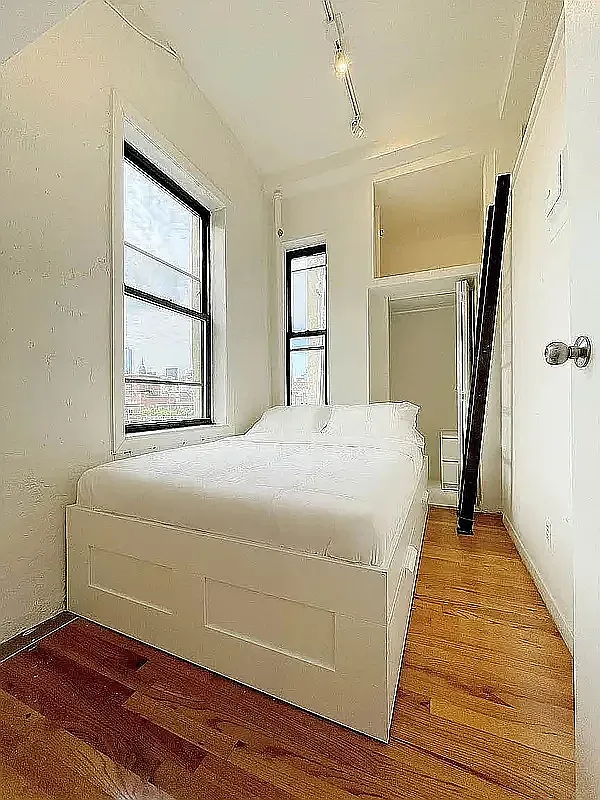 east 11th st - Photo 3