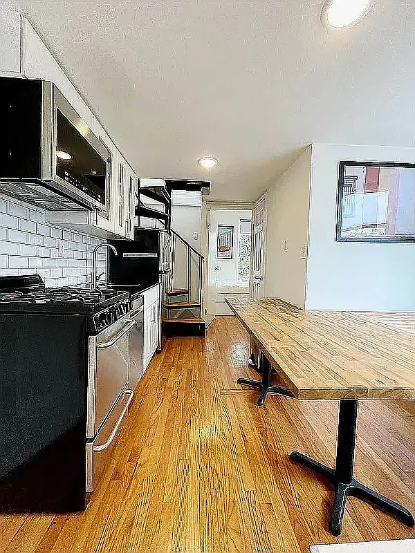 east 11th st - Photo 1