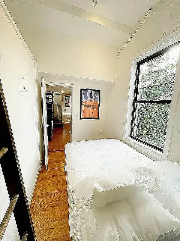 east 11th st - Photo 4
