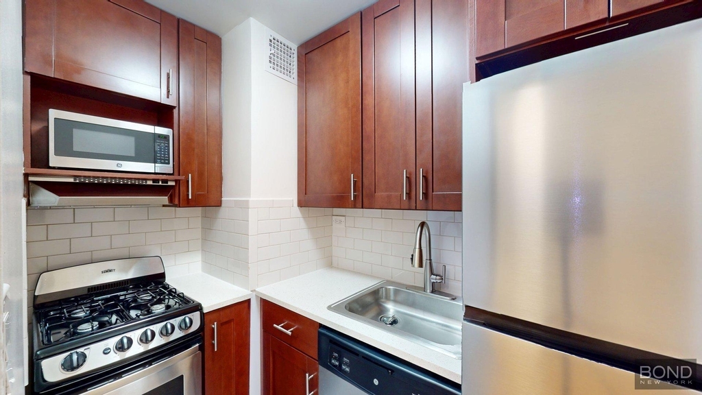 West 16th Street - Photo 1