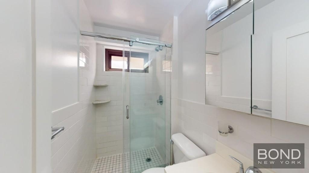 East 89th Street - Photo 12