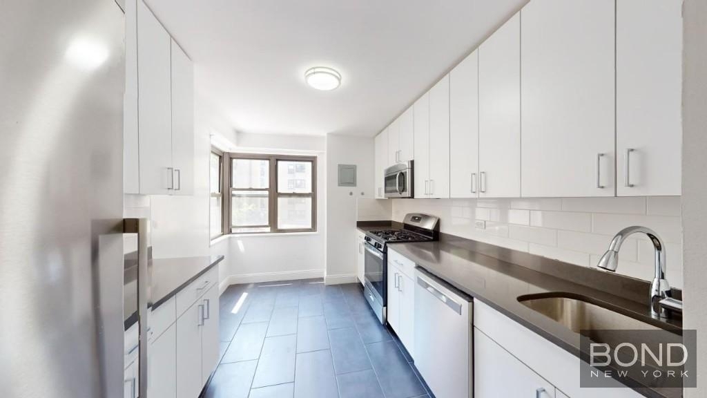 East 89th Street - Photo 4