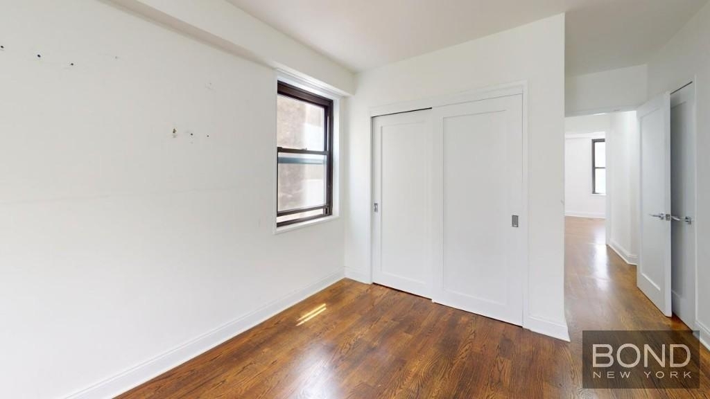 East 89th Street - Photo 9