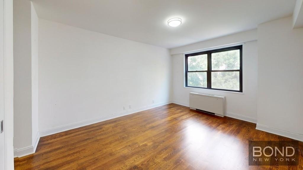 East 89th Street - Photo 8