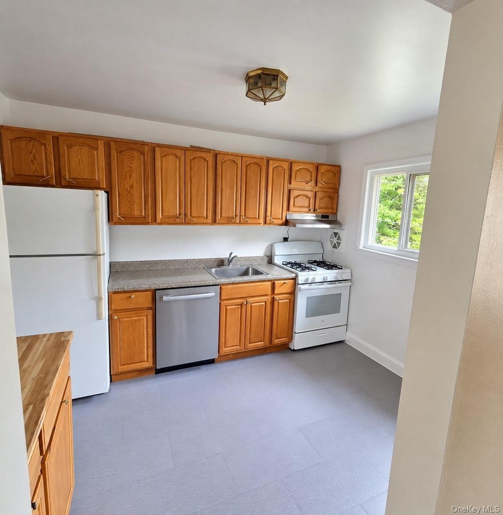3 Fishkill Glen Drive - Photo 1
