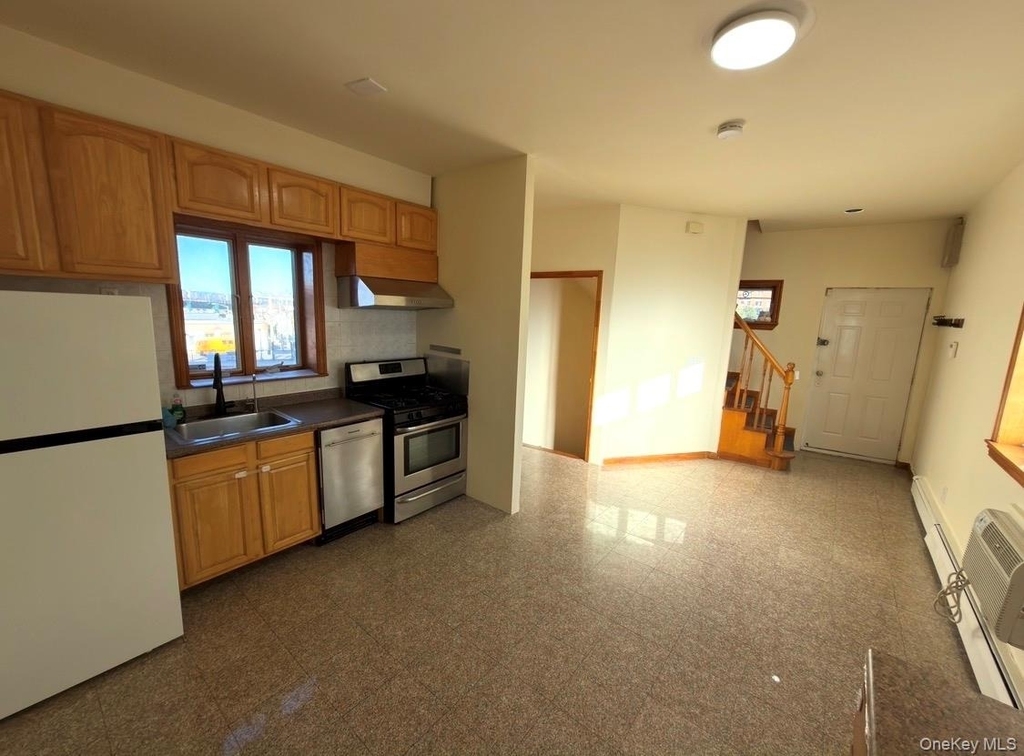 62-11 Woodside Avenue - Photo 11