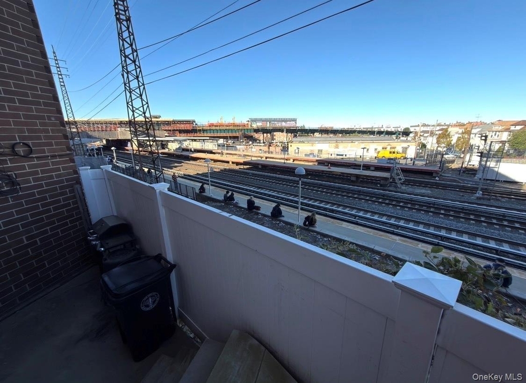 62-11 Woodside Avenue - Photo 5