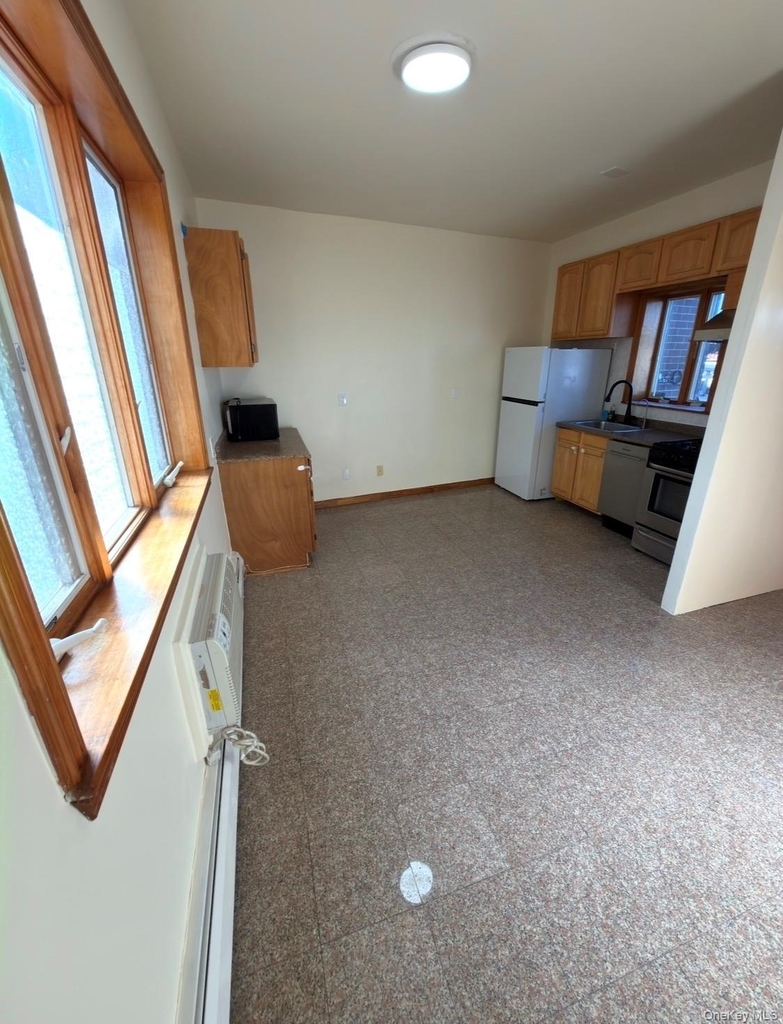 62-11 Woodside Avenue - Photo 10