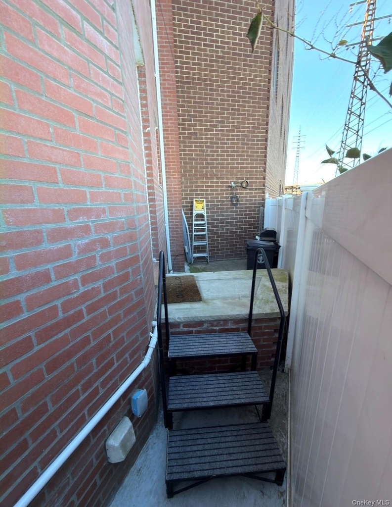 62-11 Woodside Avenue - Photo 4