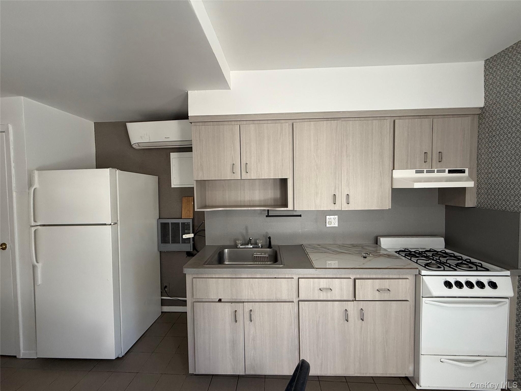 355 Bayville Avenue - Photo 3