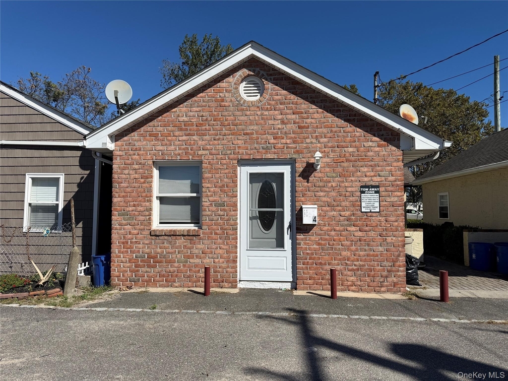 355 Bayville Avenue - Photo 0