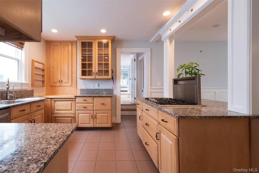 217 Larchmont Avenue - Photo 5