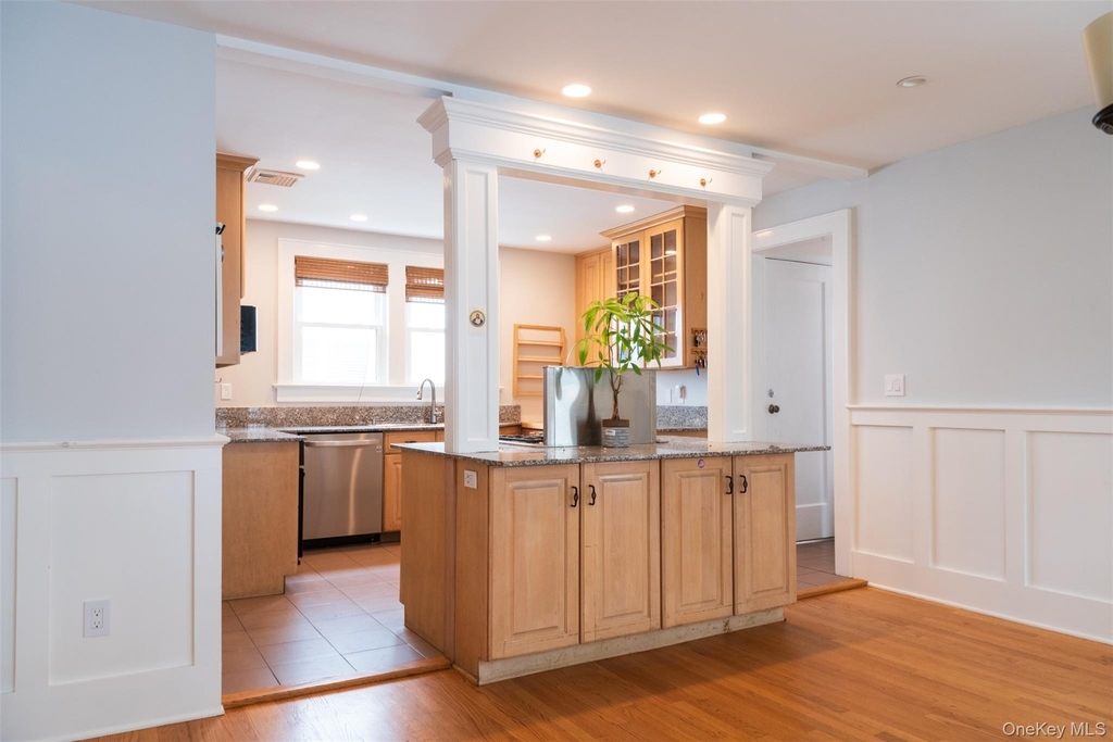 217 Larchmont Avenue - Photo 6