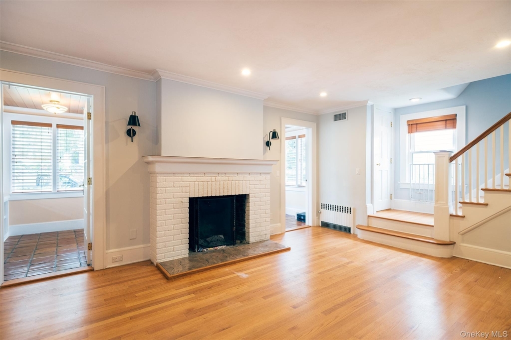 217 Larchmont Avenue - Photo 9