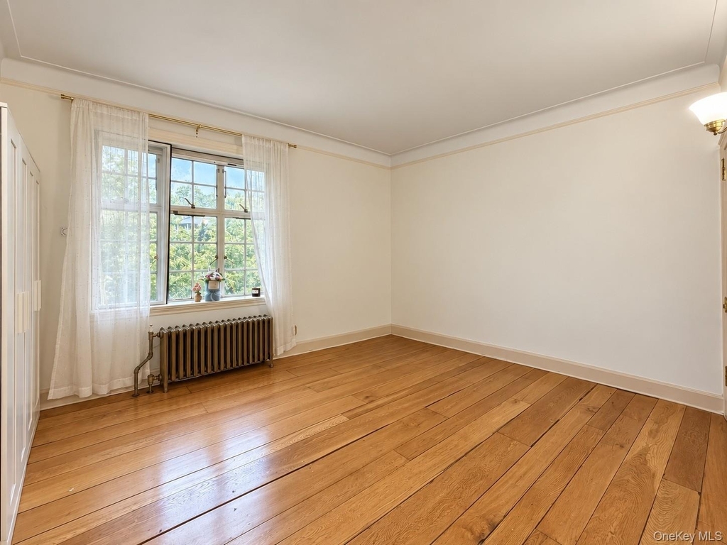 38-30 Douglaston Parkway - Photo 9