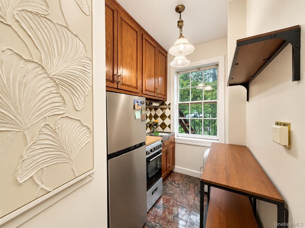 38-30 Douglaston Parkway - Photo 3