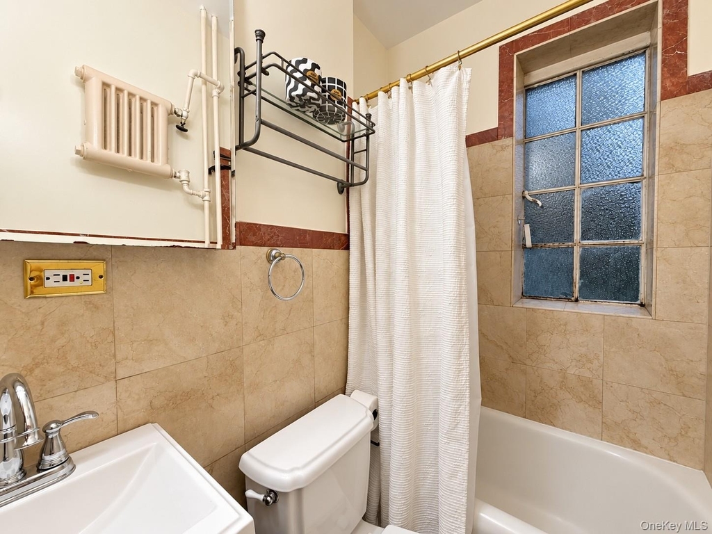 38-30 Douglaston Parkway - Photo 5