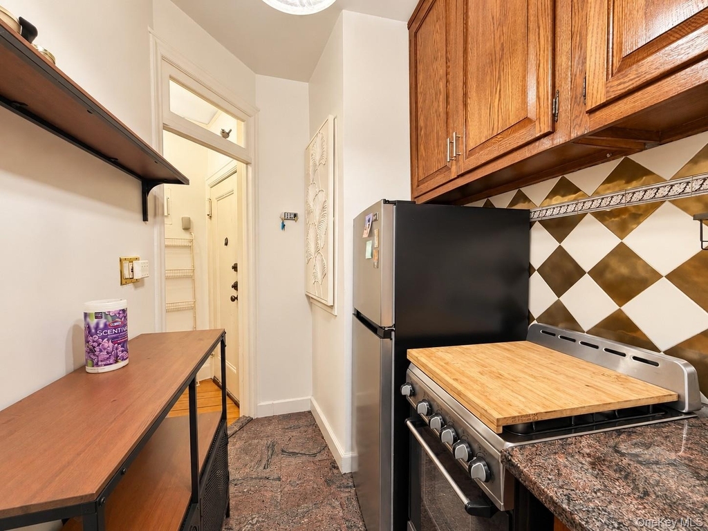 38-30 Douglaston Parkway - Photo 4