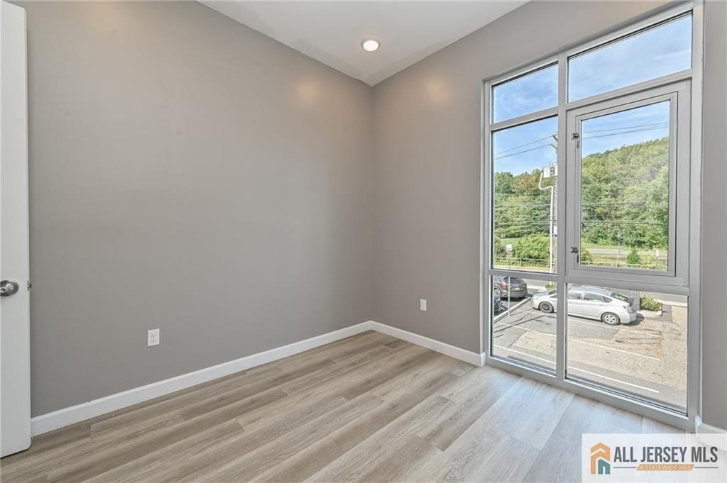 271 Millburn Avenue - Photo 15