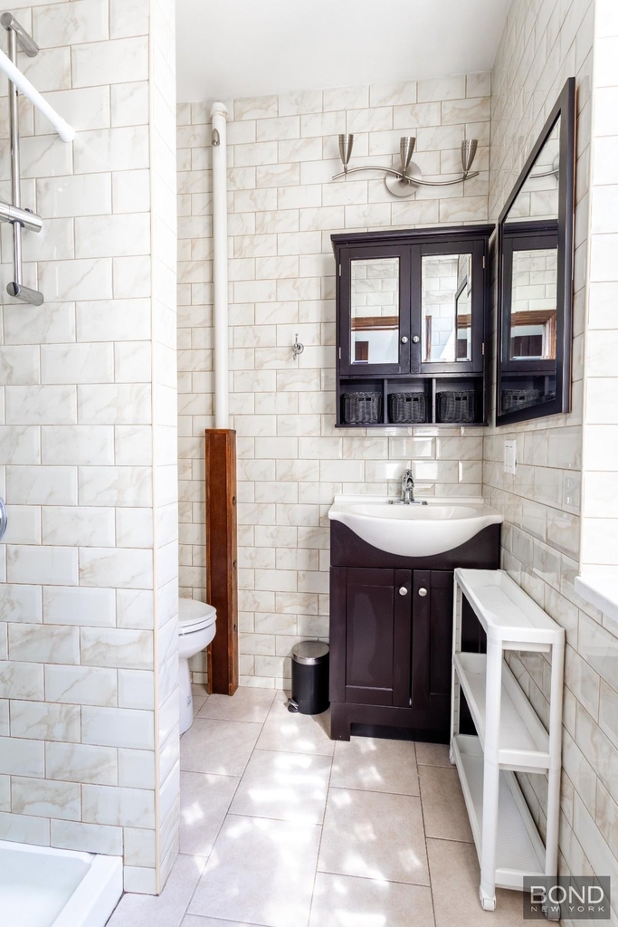 223 Franklin Street - Photo 4