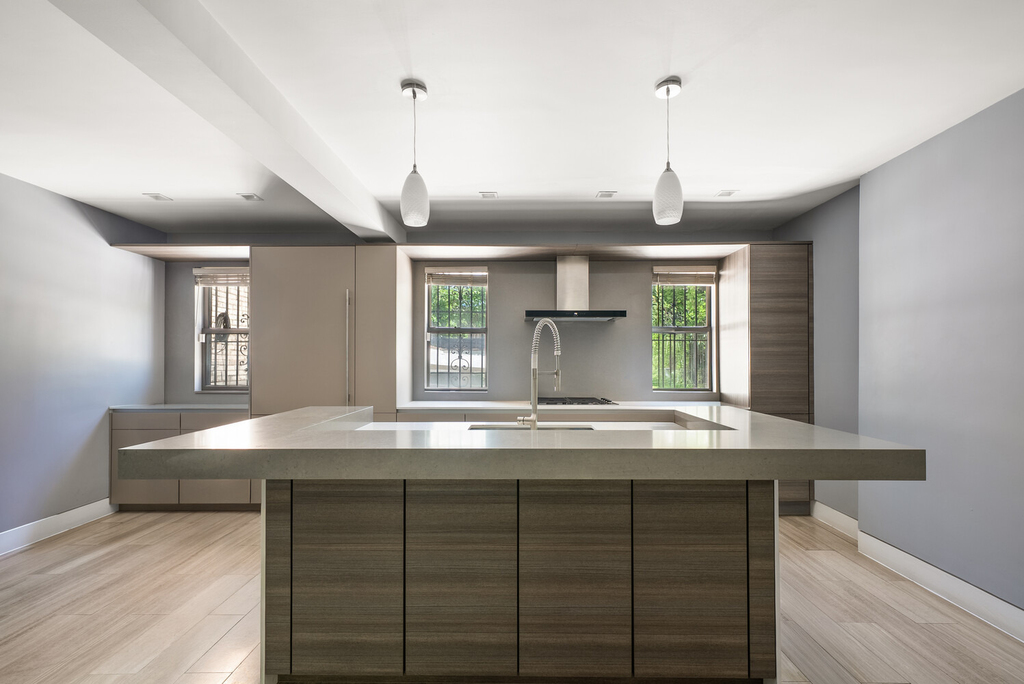 517 E 118th Street - Photo 2