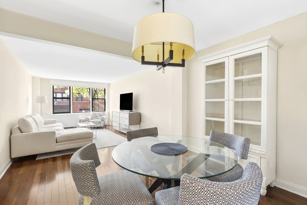 201 E 15th Street - Photo 0