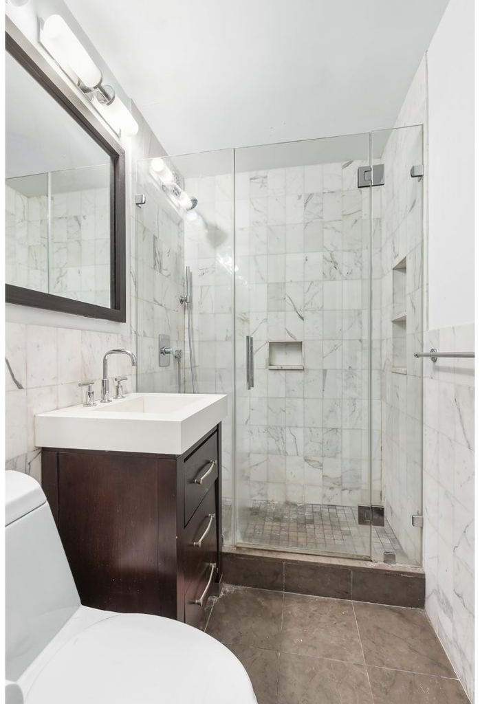 201 E 15th Street - Photo 5