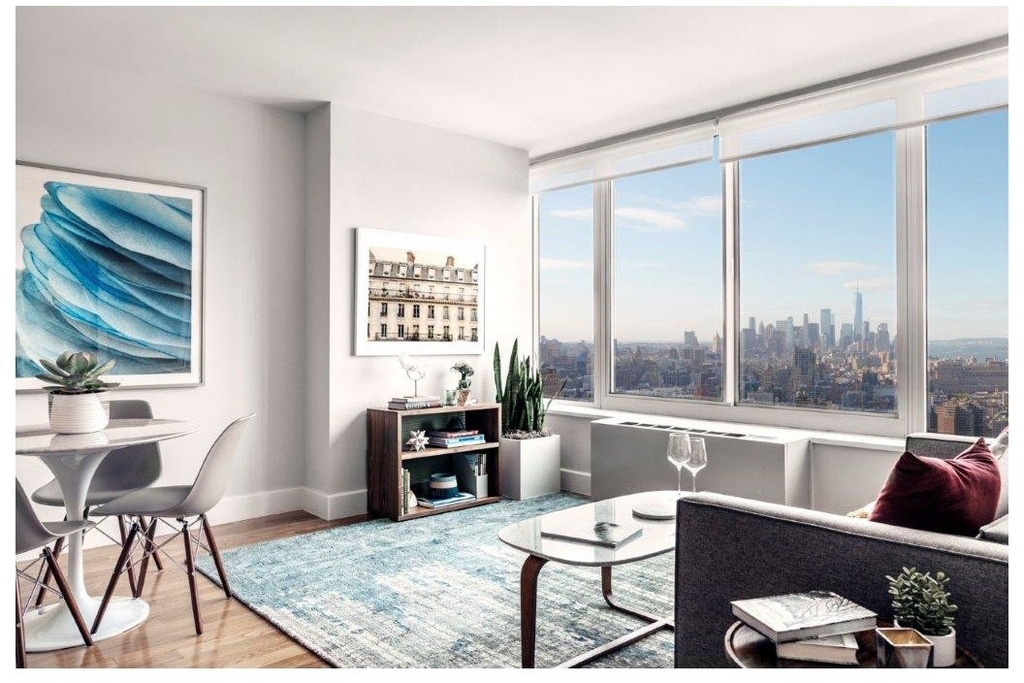 315 W 33rd Street - Photo 0