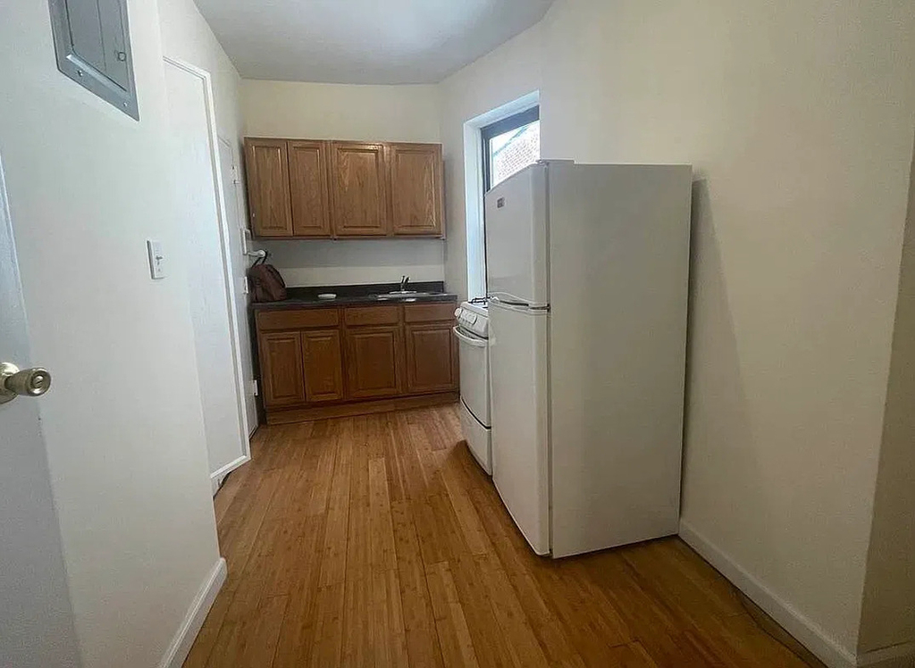600 10th Avenue - Photo 3