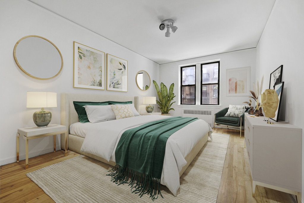 305 W 18th Street - Photo 1