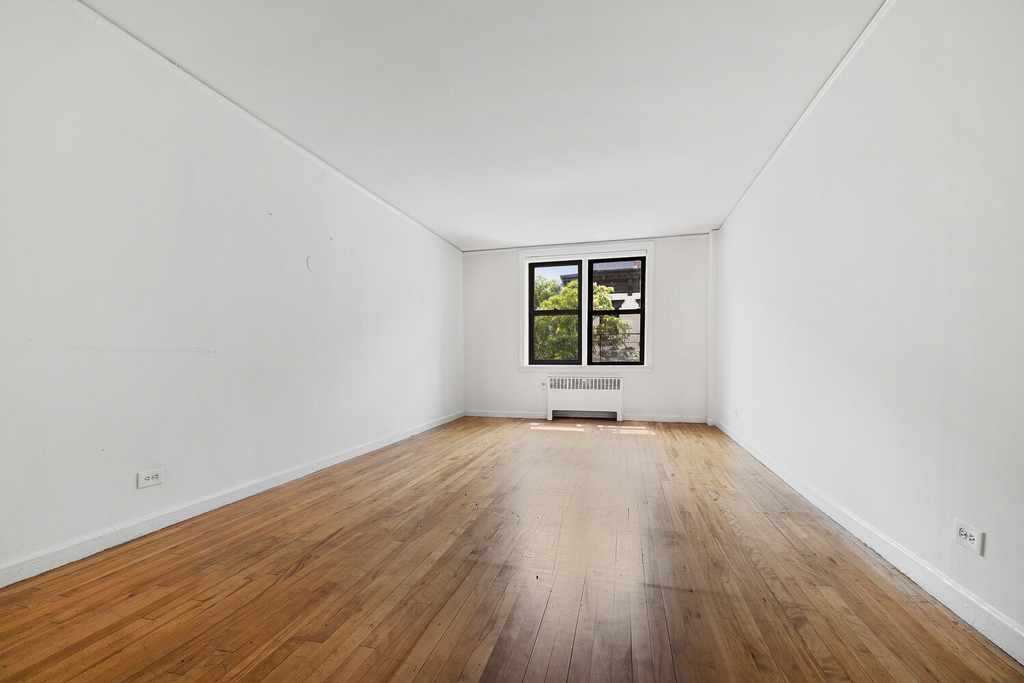 305 W 18th Street - Photo 5
