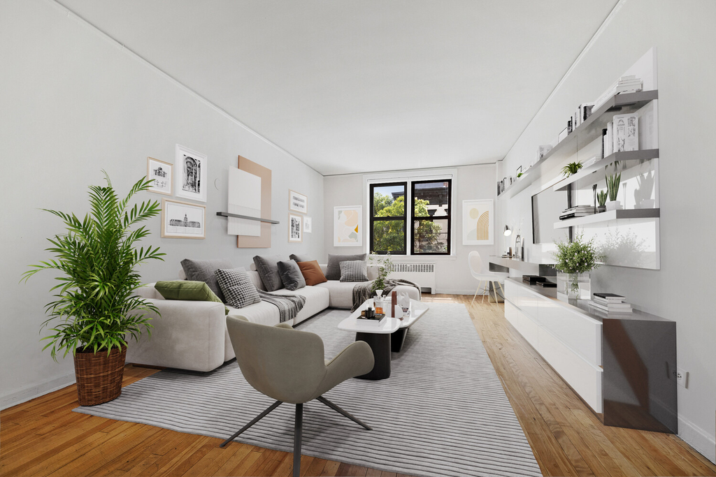305 W 18th Street - Photo 0