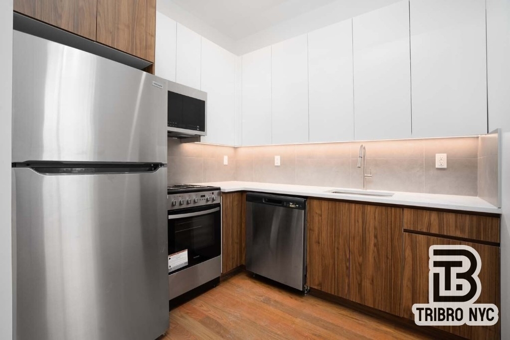 1493 Dekalb Avenue - Photo 2