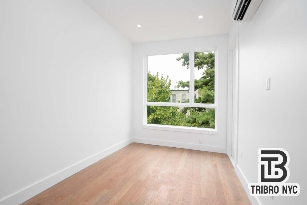 1493 Dekalb Avenue - Photo 3
