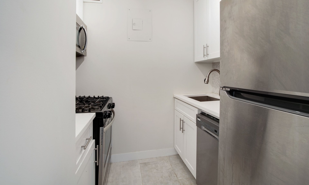 400 E 70th Street - Photo 4