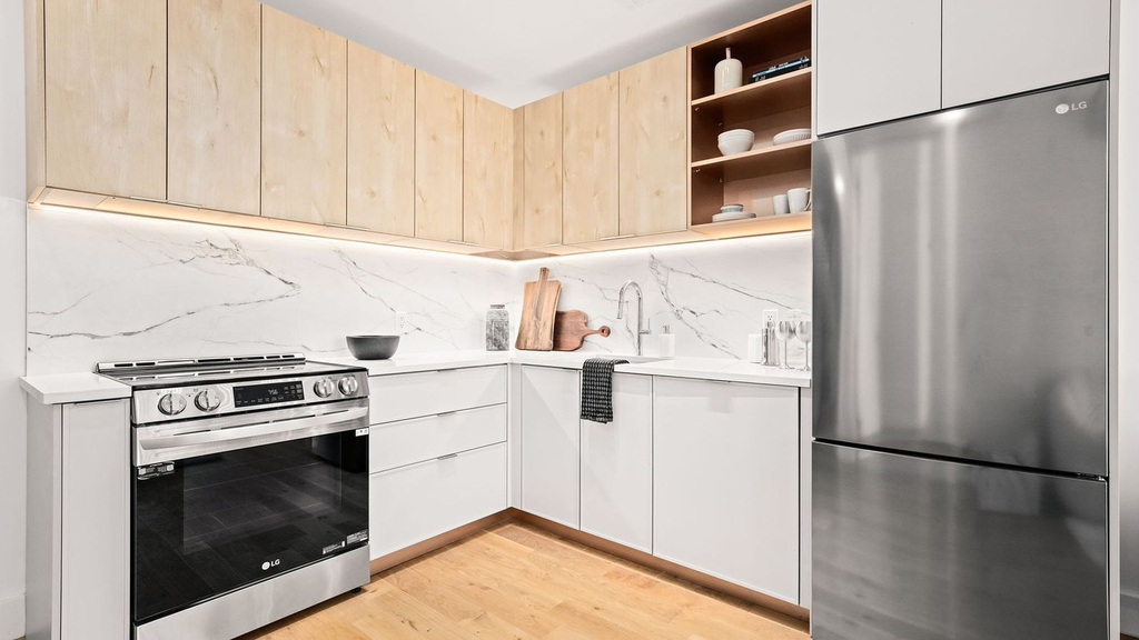 597 Grand St - Photo 16
