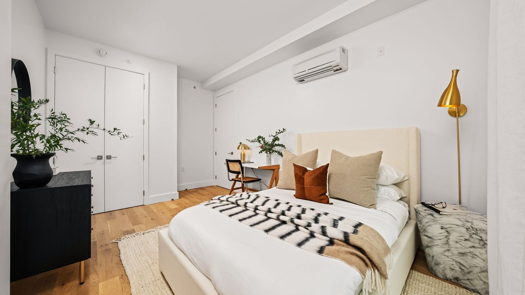 597 Grand St - Photo 4