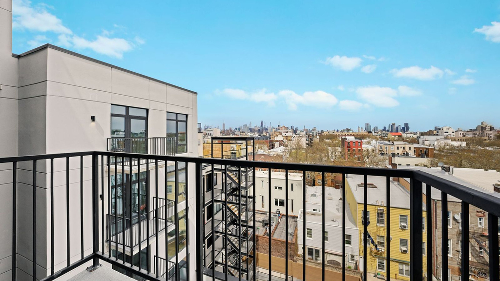 597 Grand St - Photo 18