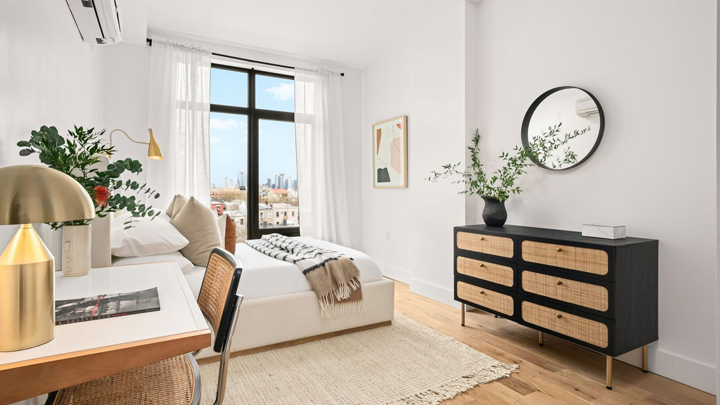 597 Grand St - Photo 11