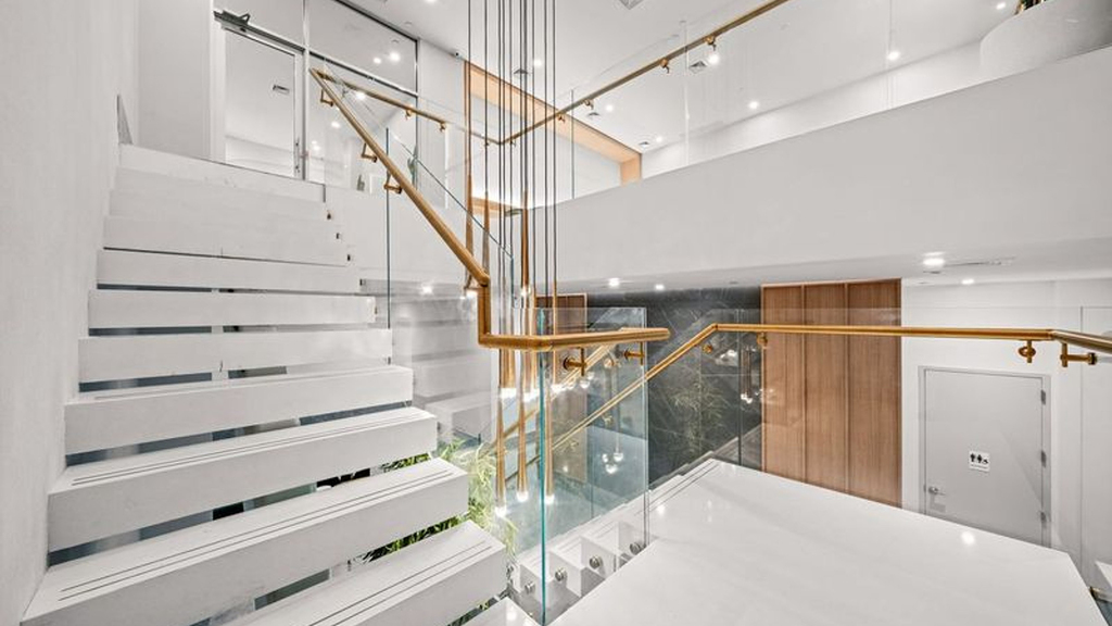 597 Grand St - Photo 3
