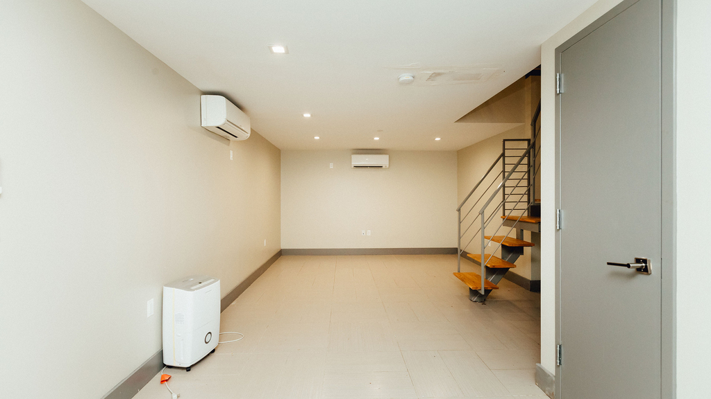 337 Melrose St - Photo 12