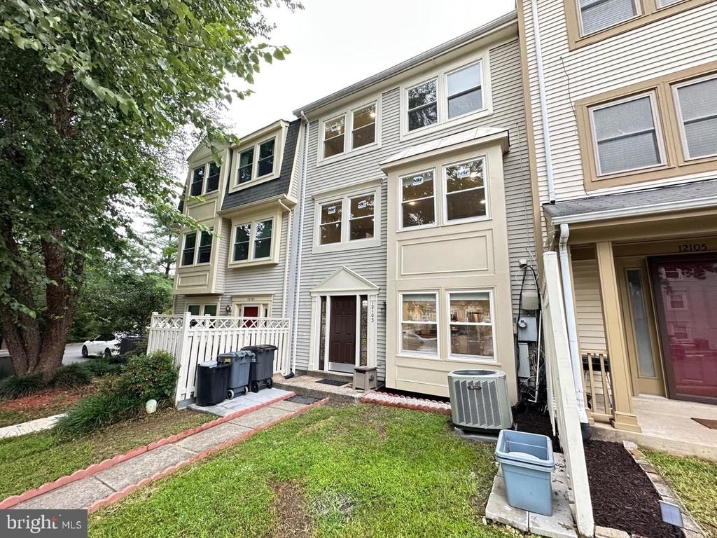 12103 Salemtown Drive - Photo 2