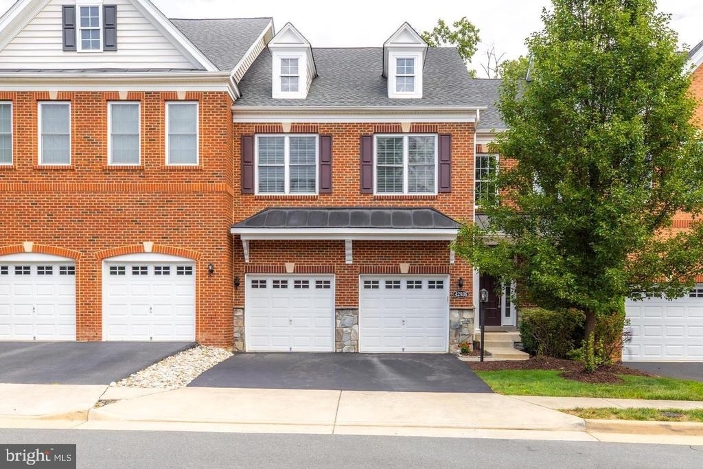 42936 Courtland Chase Square - Photo 0