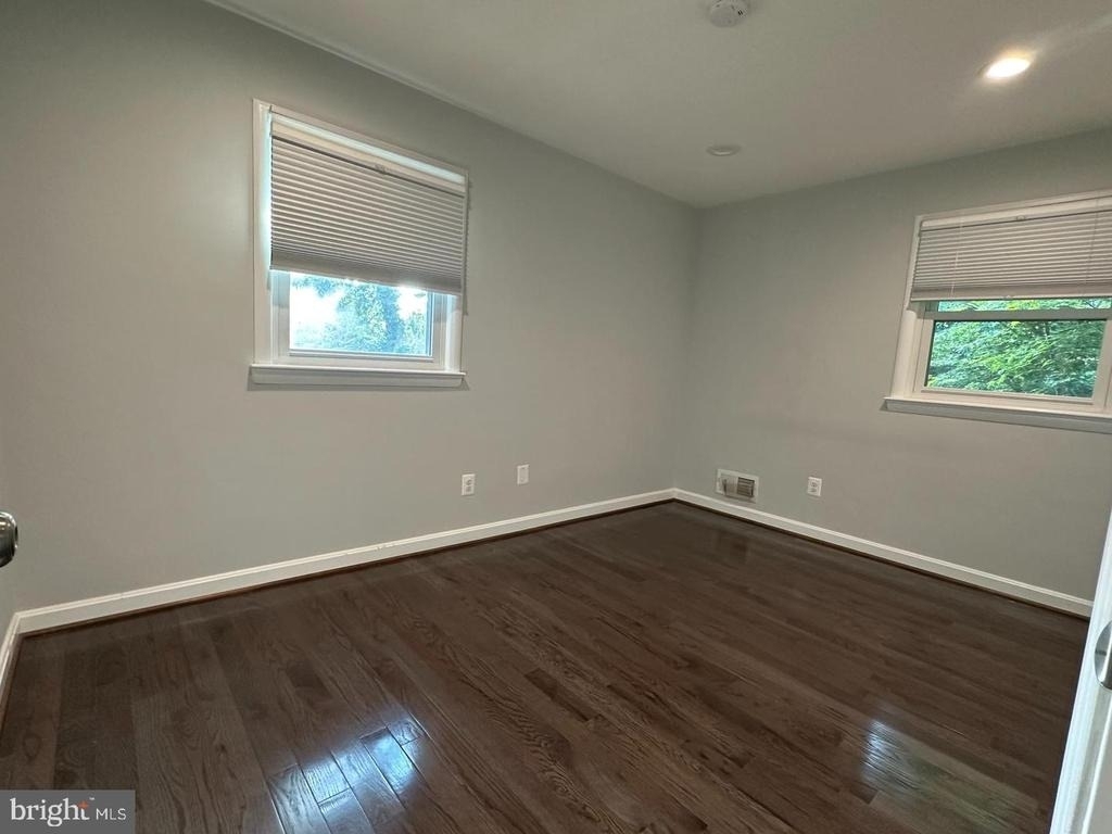 7512 Allan Avenue - Photo 10