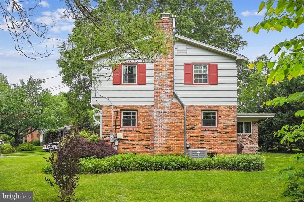 1110 Anesbury Court - Photo 2