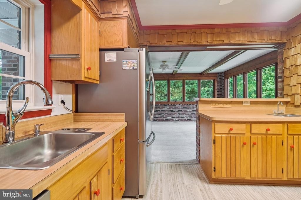 1110 Anesbury Court - Photo 8