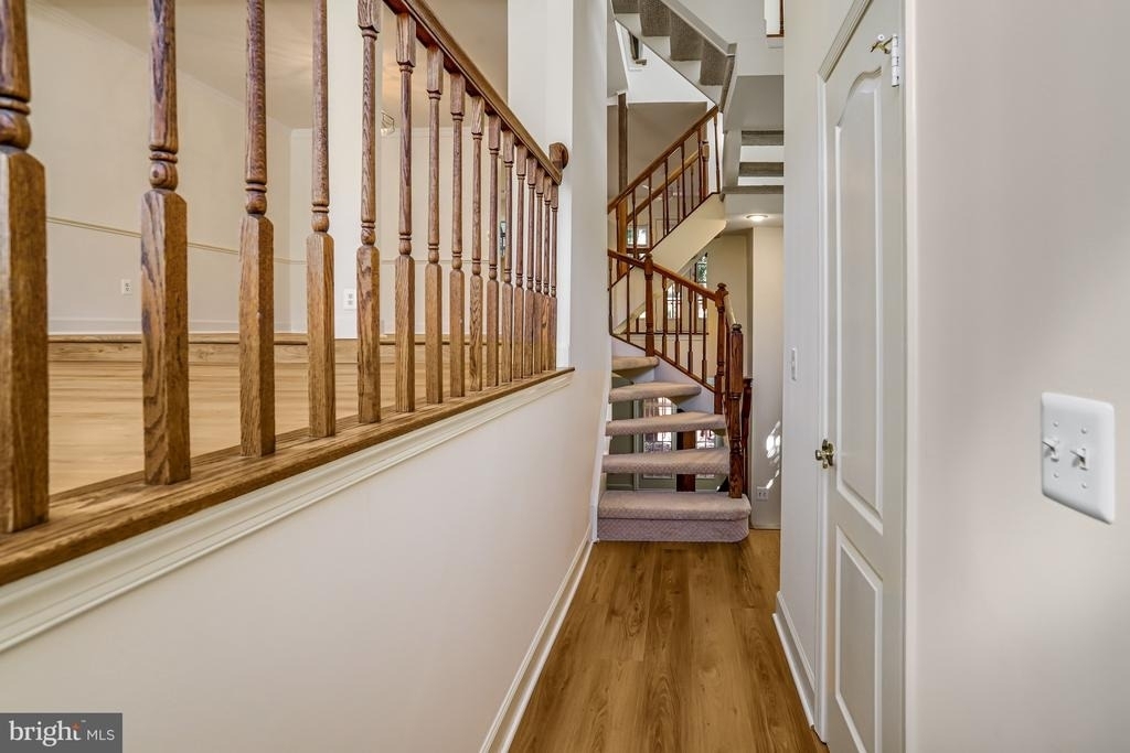 8042 Merry Oaks Court - Photo 4