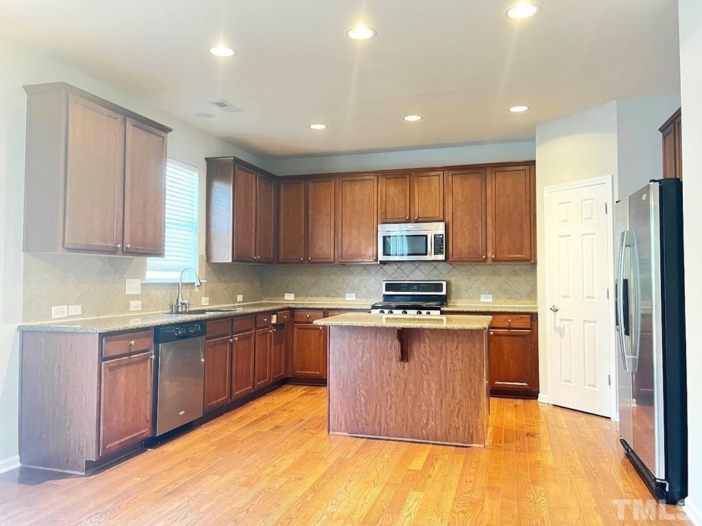 1209 Justice Walk Avenue - Photo 3