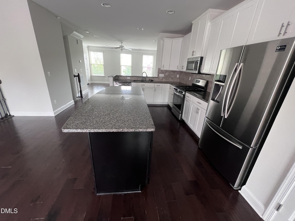 1010 Drayman Place - Photo 10